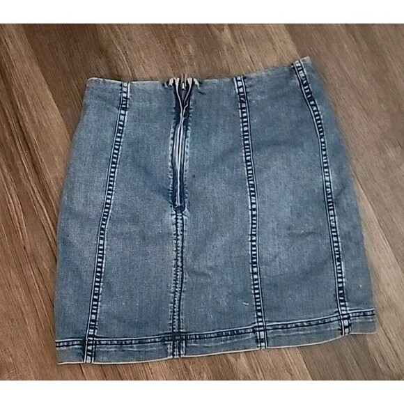 Free People Jean Skirt Size 6 Medium Wash Mini Zipper - Picture 5 of 6